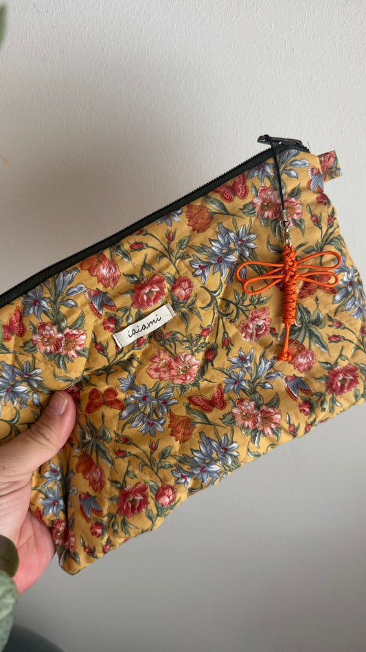 Pochette trapuntata Maxi - Fiori e Farfalle con Maedeup nodino coreano(Hanbok)