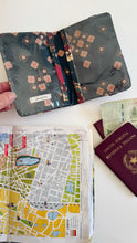 Carica l&#39;immagine nel visualizzatore di Gallery, Porta Passaporto - Dragon
