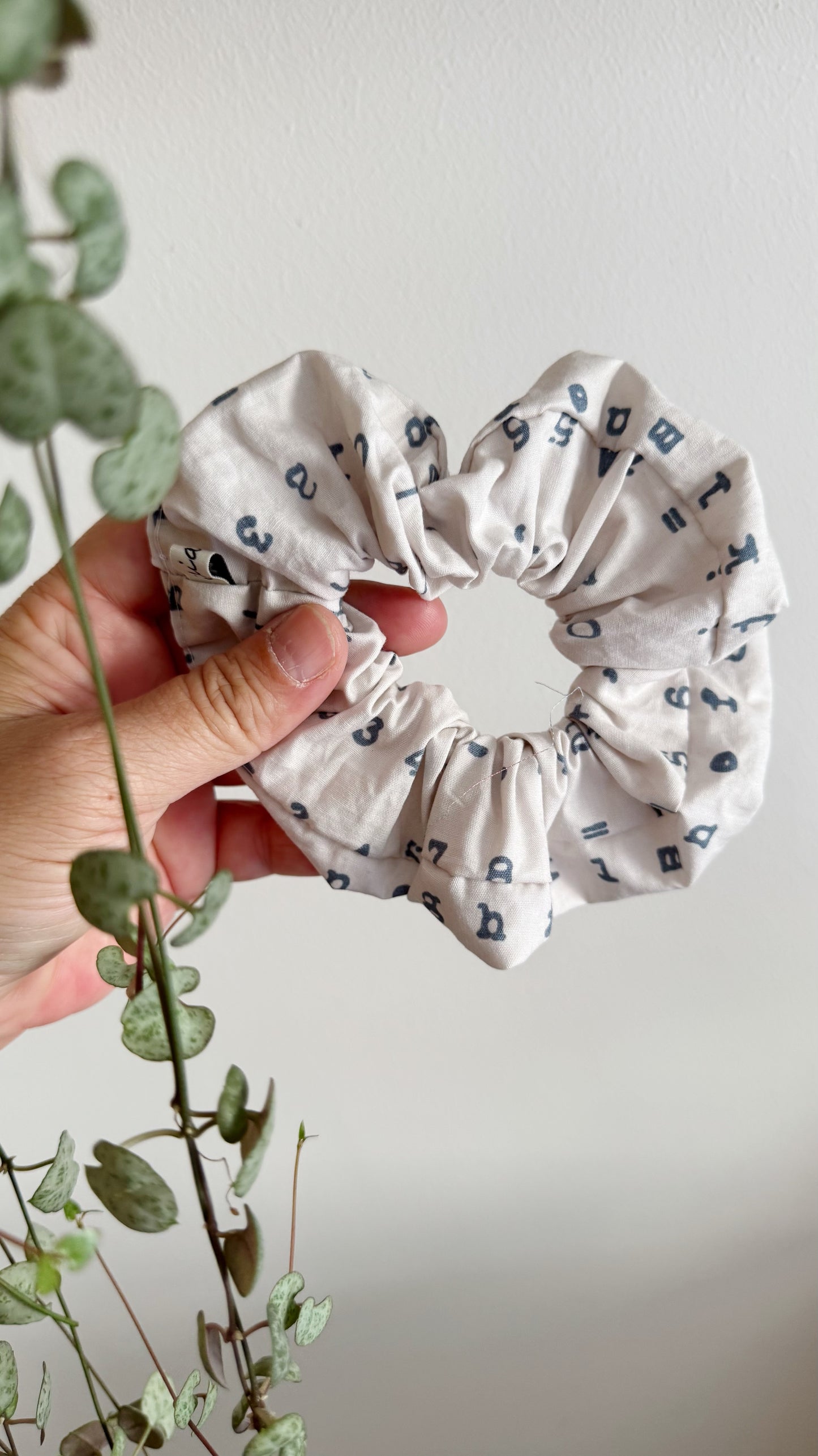Scrunchie - Letterine