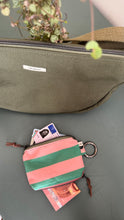 Carica l'immagine nel visualizzatore di Gallery, Moon Bag - verde militare/righe rosa e verdi (Stripes)
