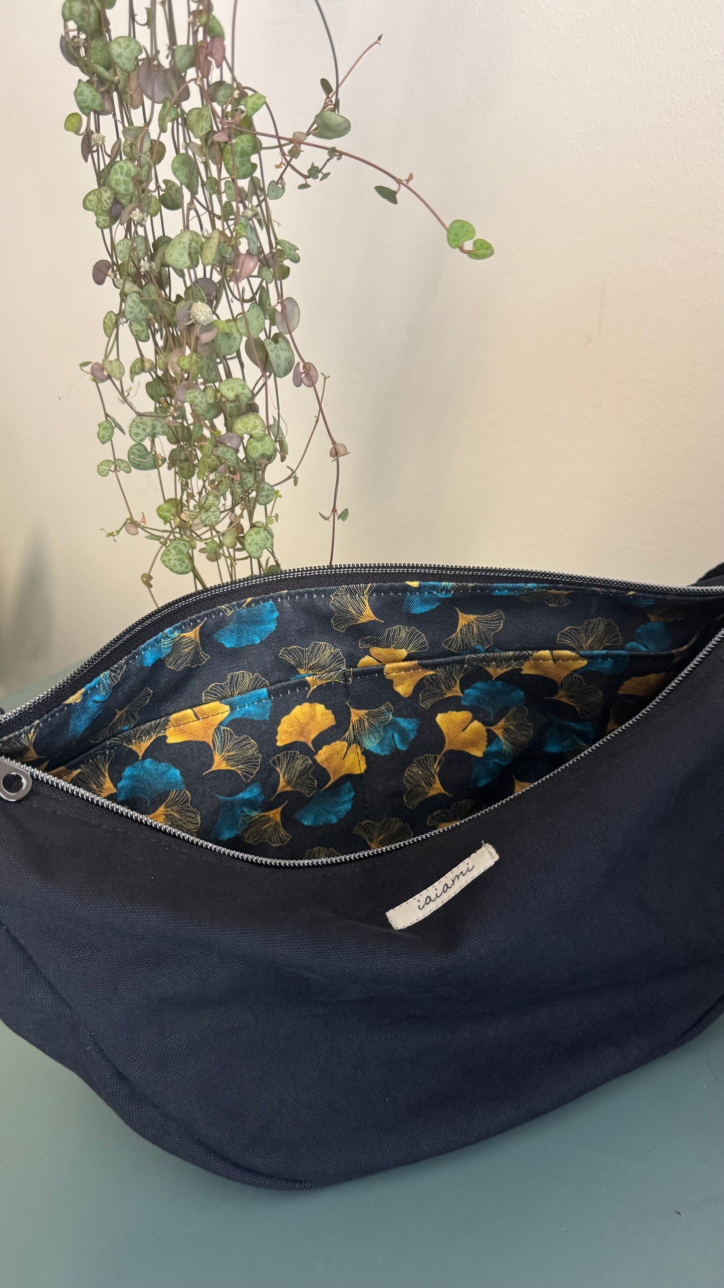 Piccolo difetto Moon Bag - Nera /Gingko (Nippori)