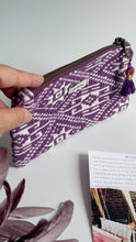 Carica l&#39;immagine nel visualizzatore di Gallery, Pochette Mini - Geometrica viola
