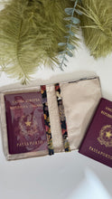 Load image into Gallery viewer, Porta Passaporto - Black &amp; Gold (Nippori)
