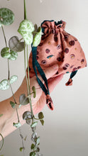 Carica l&#39;immagine nel visualizzatore di Gallery, Nuvola (sleep mask) - Ciliegie Salmone
