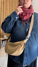 Carica l'immagine nel visualizzatore di Gallery, Moon Bag - khaki /Blue dorato (Nippori)
