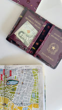 Carica l&#39;immagine nel visualizzatore di Gallery, Porta Passaporto - Ciliegie Malva
