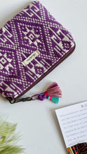 Carica l&#39;immagine nel visualizzatore di Gallery, Pochette - Geometrica viola
