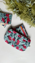 Load image into Gallery viewer, Pocket Pochette con tasca (Maxi) - Papaveri e Soffioni (interno verde)
