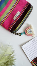 Load image into Gallery viewer, Pochette Quadrata - Righe a colori  arcobaleno
