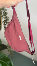 Carica l'immagine nel visualizzatore di Gallery, Moon Bag - Rosa acceso/80’s

