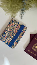 Load image into Gallery viewer, Porta Passaporto - Fiorellini (Nippori)
