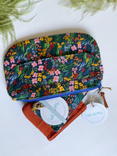 Carica l&#39;immagine nel visualizzatore di Gallery, Pocket Pochette (Maxi) - Garden Flowers blue
