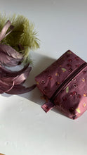 Load image into Gallery viewer, Mini trousse - Ciliegie Malva
