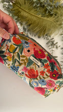 Load image into Gallery viewer, Cubotto trapuntato - Garden Flowers
