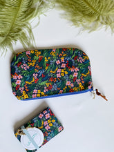 Load image into Gallery viewer, Pocket Pochette (Maxi) - Garden Flowers blue
