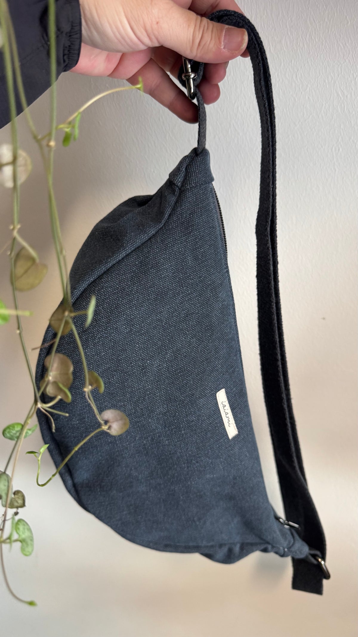 Moon Bag - Navy / Sowon