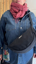 Carica l'immagine nel visualizzatore di Gallery, Piccolo difetto Moon Bag - Nera /Gingko (Nippori)
