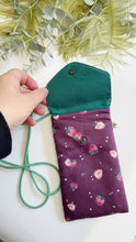 Carica l&#39;immagine nel visualizzatore di Gallery, Astuccio porta cellulare - Fragole

