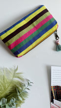 Load image into Gallery viewer, Pochette Mini - Righe a colori
