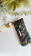 Carica l'immagine nel visualizzatore di Gallery, Astuccio trapuntato (Porta occhiali) - Foglie Blue
