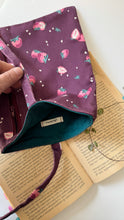 Carica l&#39;immagine nel visualizzatore di Gallery, Custodia per libri (standard) - Fragole
