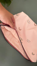 Carica l'immagine nel visualizzatore di Gallery, Gocce Pochette Maxi (idrorepellente) - Arcobaleni
