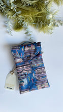Carica l'immagine nel visualizzatore di Gallery, Astuccio porta cellulare - Shitamachi
