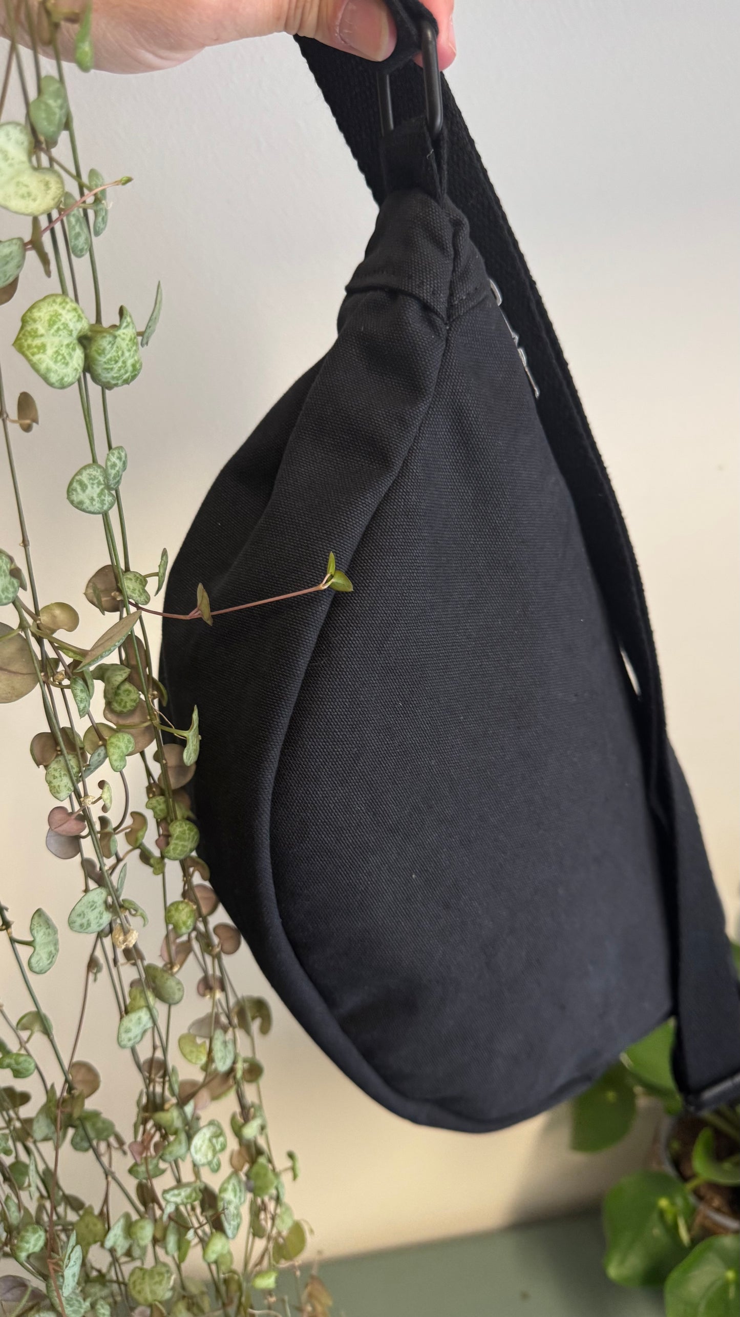 Piccolo difetto Moon Bag - Nera /Gingko (Nippori)