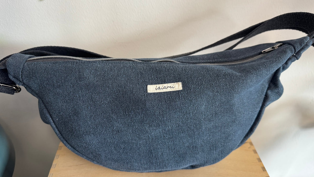 Moon Bag - Navy / Sowon