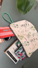 Carica l'immagine nel visualizzatore di Gallery, Gocce Pochette Maxi (idrorepellente) - Foglie
