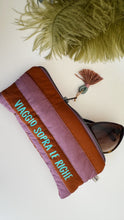 Carica l'immagine nel visualizzatore di Gallery, Astuccio trapuntato (Porta occhiali) - Cammello &amp; Malva (Stripes)
