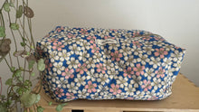 Carica l&#39;immagine nel visualizzatore di Gallery, Cubotto trapuntato - fiorellini (Nippori)
