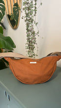 Carica l'immagine nel visualizzatore di Gallery, Moon Bag - terracotta/righe rosa e ruggine (Stripes)
