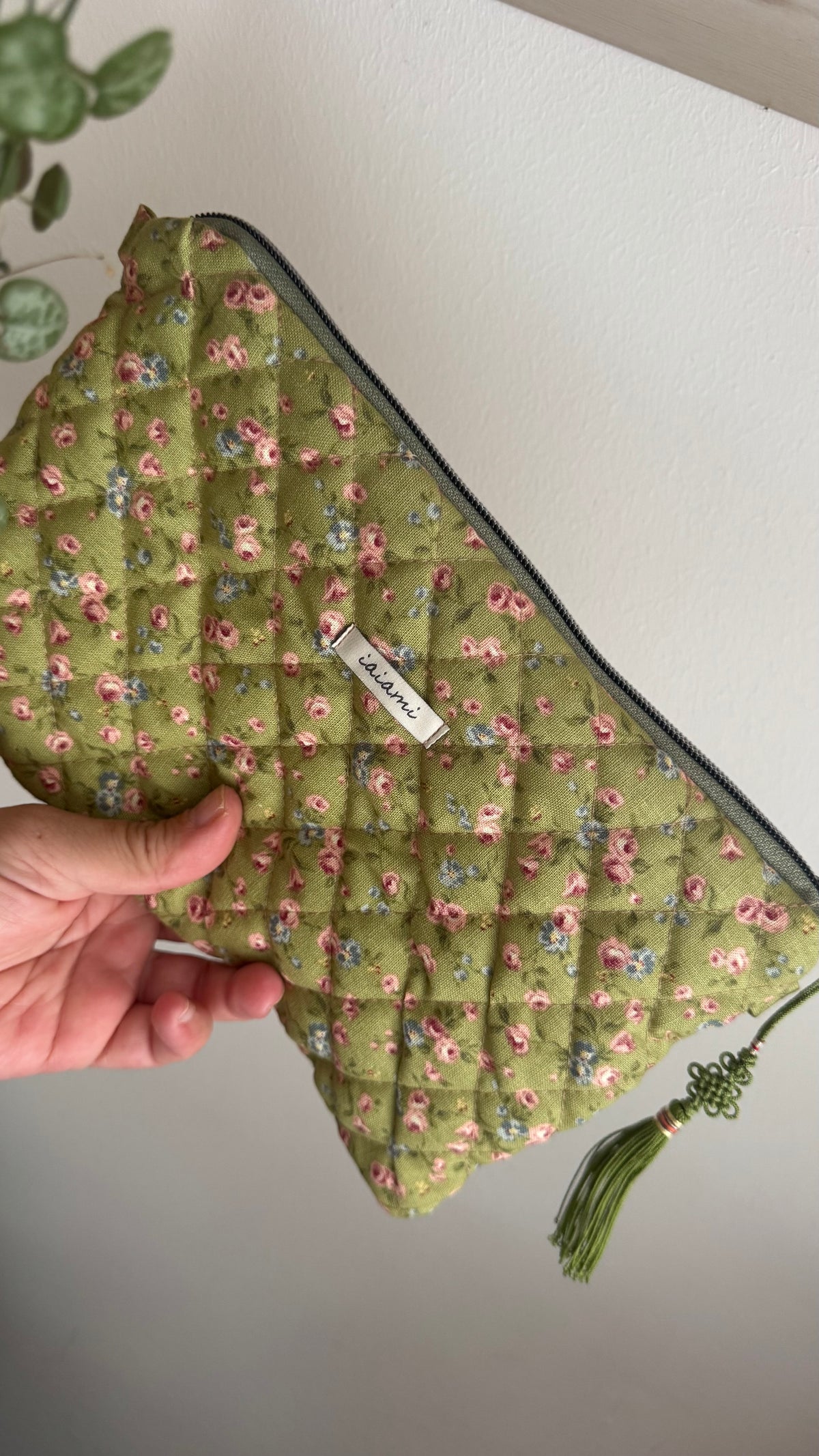 Pochette trapuntata Maxi - Fiorellini verde con Maedeup nodino coreano(Hanbok)