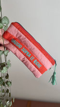 Carica l'immagine nel visualizzatore di Gallery, Astuccio trapuntato (Porta occhiali) - Rosa &amp; Arancione (Stripes)
