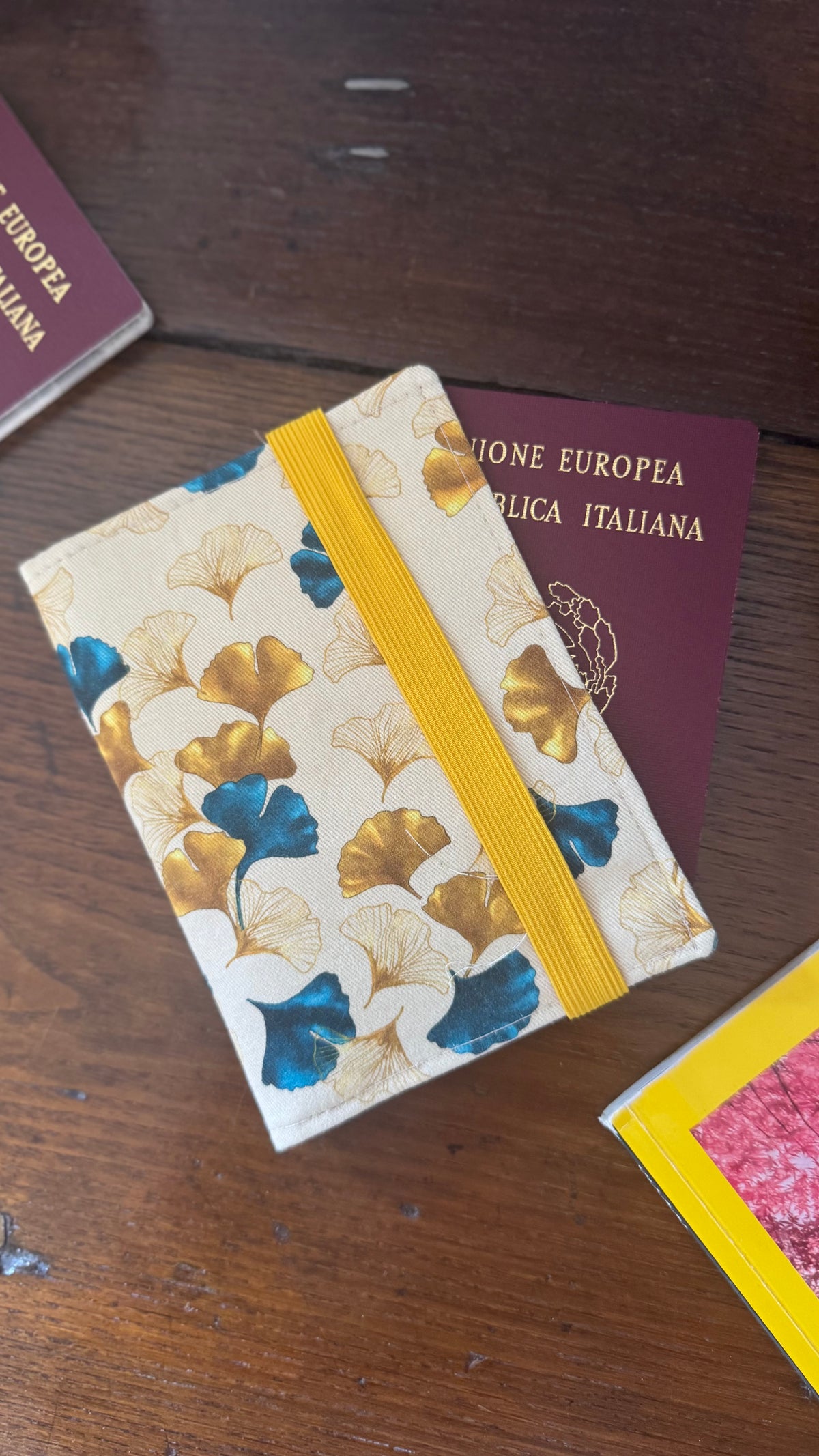 Porta Passaporto -  Gingko light