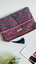 Load image into Gallery viewer, Pochette Midi - Geometrica malva
