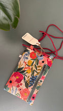 Carica l'immagine nel visualizzatore di Gallery, Astuccio porta cellulare - Garden Flowers

