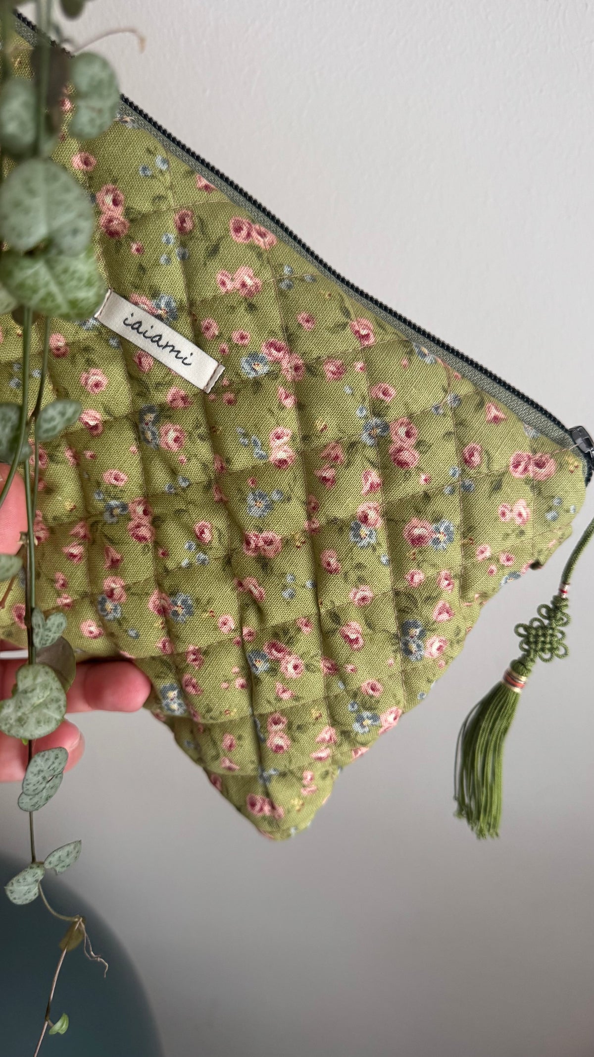 Pochette trapuntata Maxi - Fiorellini verde con Maedeup nodino coreano(Hanbok)