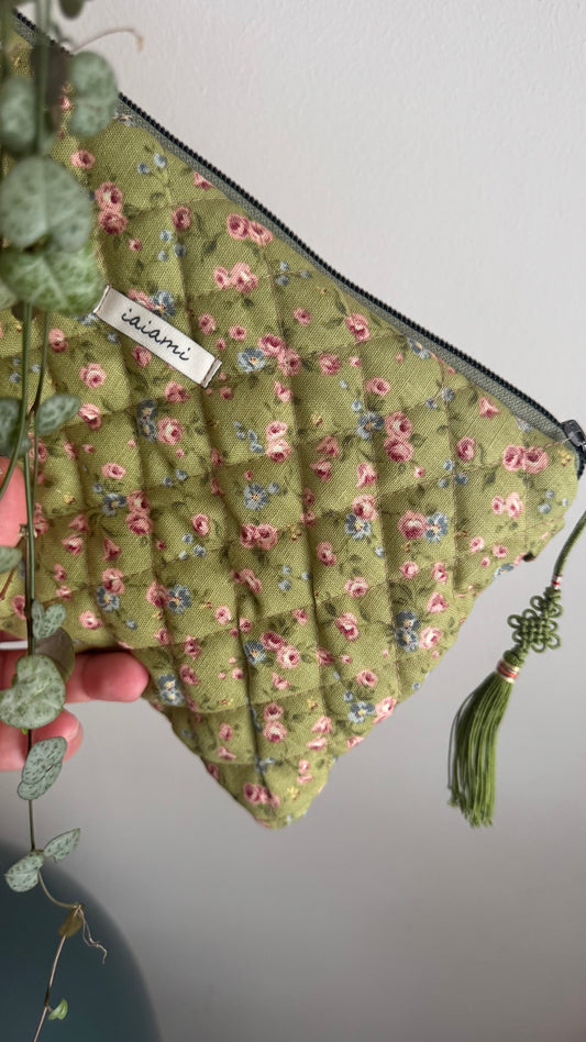 Pochette trapuntata Maxi - Fiorellini verde con Maedeup nodino coreano(Hanbok)