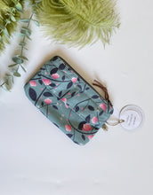 Carica l&#39;immagine nel visualizzatore di Gallery, Pocket Pochette con tasca (Mini) - Magnolie e Libellule
