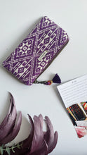 Carica l&#39;immagine nel visualizzatore di Gallery, Pochette Mini - Geometrica viola
