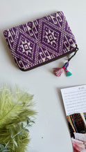 Carica l&#39;immagine nel visualizzatore di Gallery, Pochette - Geometrica viola
