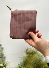 Load image into Gallery viewer, Pochette  - Lines Purple
