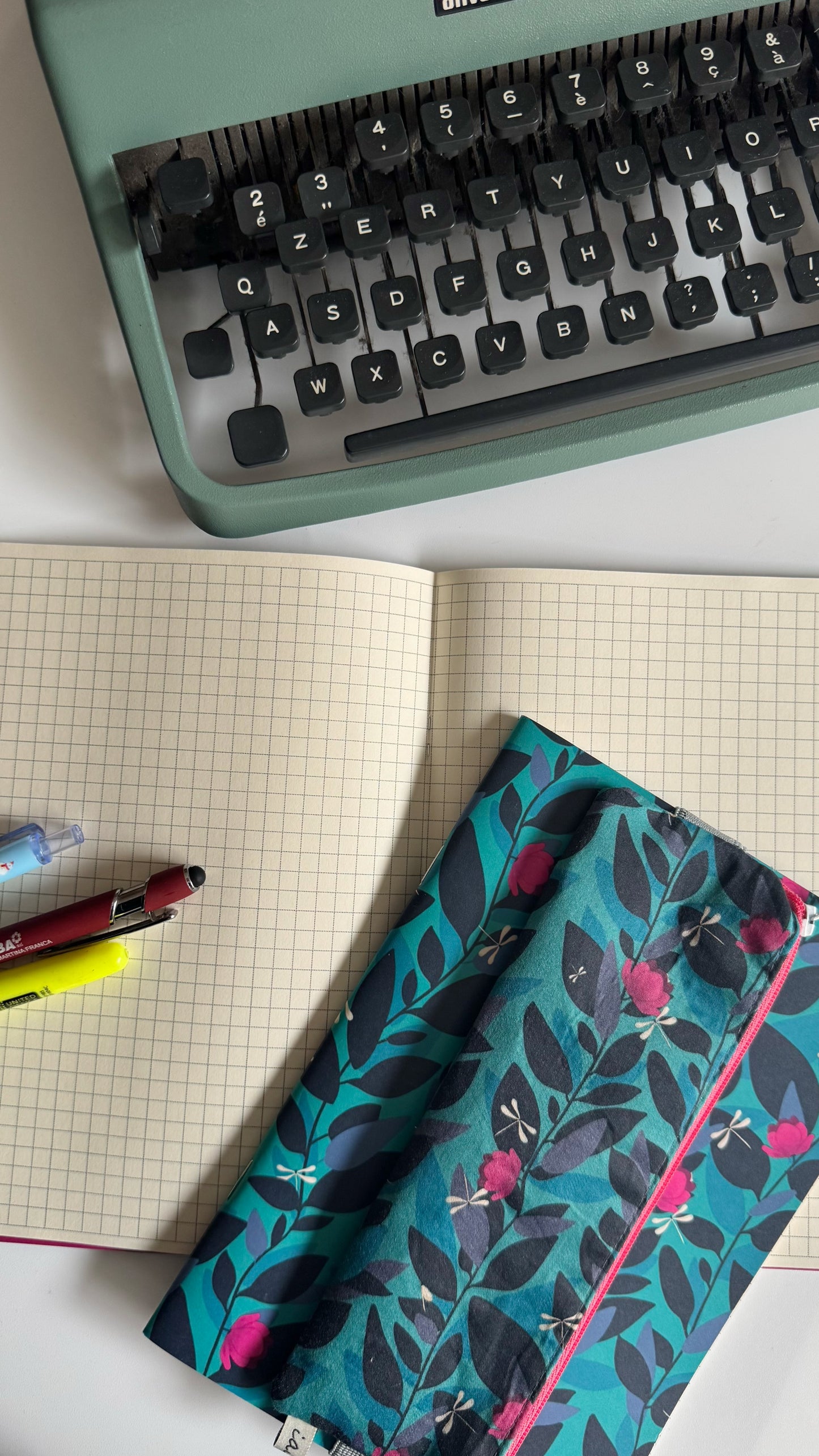 Astuccio con elastico + quaderno - Libellule