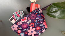 Carica l'immagine nel visualizzatore di Gallery, Gocce Pochette Maxi (idrorepellente) - Fiori
