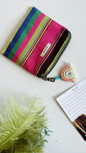 Load image into Gallery viewer, Pochette Quadrata - Righe a colori  arcobaleno
