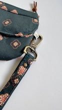 Load image into Gallery viewer, Pocket Pochette con tasca (Maxi) - Mattonelle Verdi
