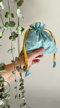 Carica l&#39;immagine nel visualizzatore di Gallery, Set Nuvola (Sleep Mask + Sacchetto) - Stelline con occhietti

