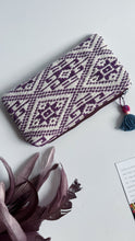 Carica l&#39;immagine nel visualizzatore di Gallery, Pochette Mini - Geometrica viola double face
